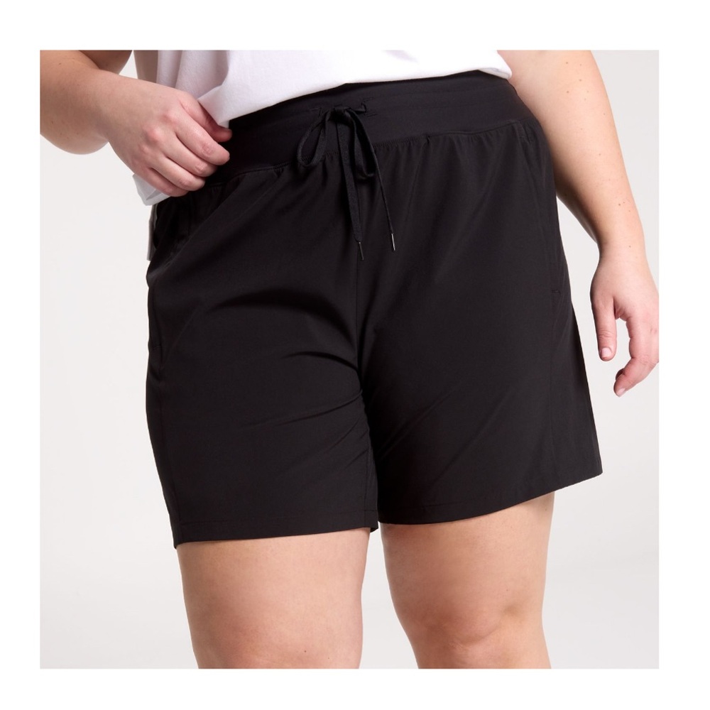 CALIA Women's Effortless TrueLight 8” Short